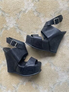 Vera Wang Black Leather Platform Wedge Sandals with Ankle Buckles